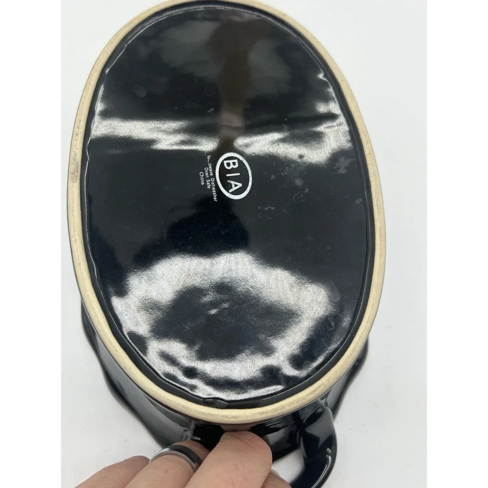 BIA Cordon Bleu‎ 2.75 Qt. Ruffled Edge Oval Baker Black/White